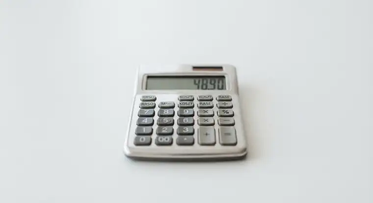 Porównanie ofert kredytu gotówkowego czerwiec 2026 - tabela z RRSO, ratą i całkowitym kosztem kredytu